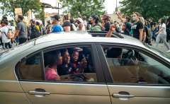 Family-Watching-the-Demonstration-From-Their-Car-Breonna-Taylor-Demonstration.-Louisville-Jefferson-County-Kentucky-2020.-KDPP-II.Hector-Emanuel
