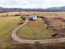 Farmhouse.-Owsley-County-Kentucky-2022.-Kentucky-Documentary-Photographic-Project-II.-0D0ABob-Hower0D0A-3