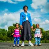 Refugee-mother-from-Burundi-with-her-twin-daughters.-Bowling-Green-Warren-County-Kentucky-2017.-Kentucky-Documentary-Photographic-Project-II.-0DZed-Saeed0D-3