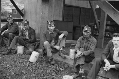 Ben-Shahn-Kentucky-coal-miners-Jenkins-Kentucky-1935