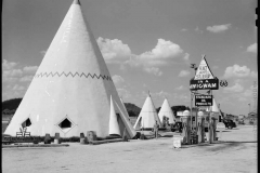 Marion-Post-Wolcott-Cabins-imitating-the-Indian-teepee-for-tourists-along-highway-south-of-Bardstown-Kentucky-1940