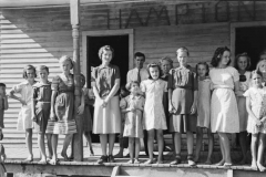 Marion-Post-Wolcott-Mountain-children-on-steps-of-school-in-Breathitt-County-Kentucky-1940
