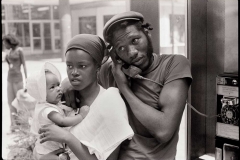 Family-at-a-Pay-Phone-Louisville-Jefferson-County-1977-TW